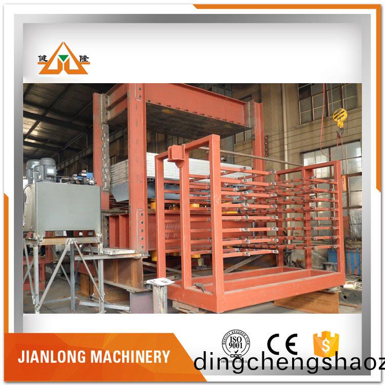 Hot Press with Feeding Conveyor